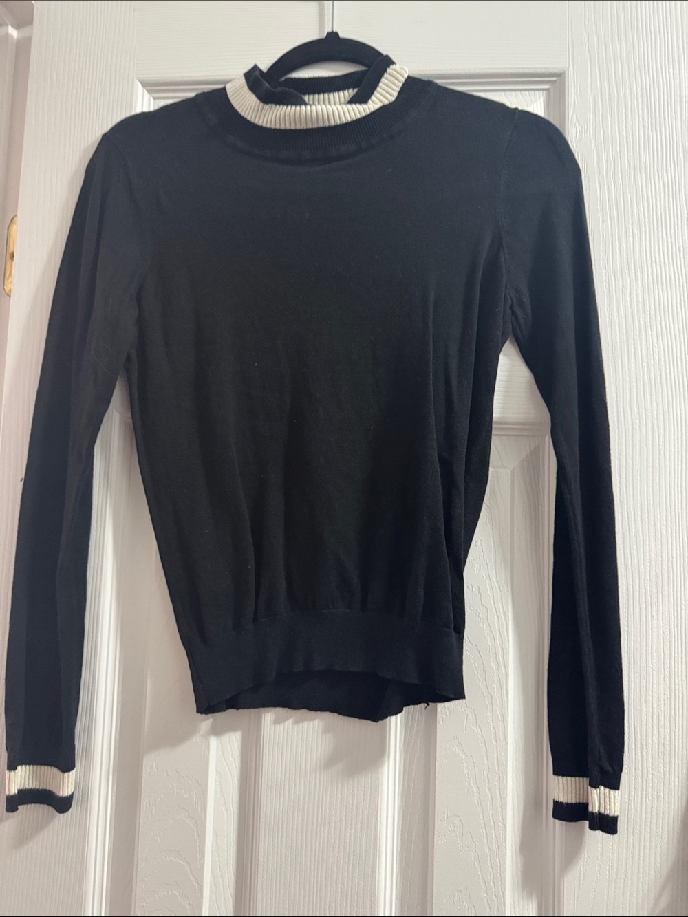 Who What Wear Black Long-Sleeve Mock Turtleneck Top with Cream Trim